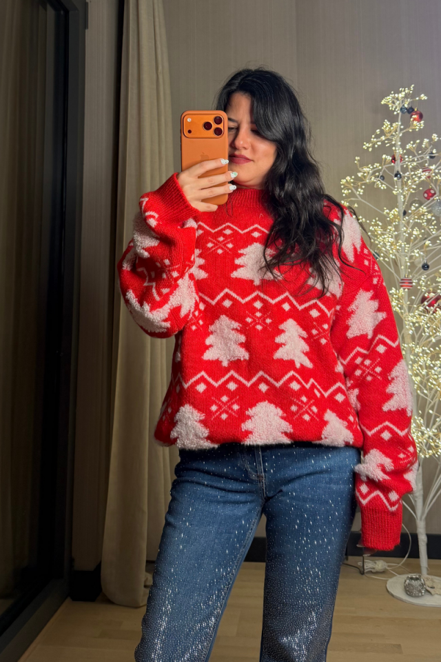 Çam Ağaçlı Yeni Yıl Kazağı