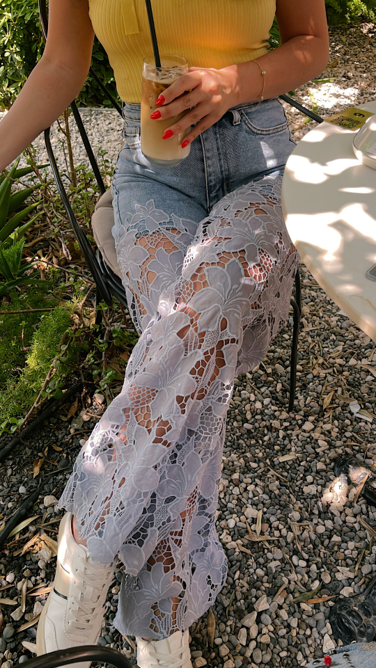 Dantel Detaylı Yüksek Bel Tasarım Jean