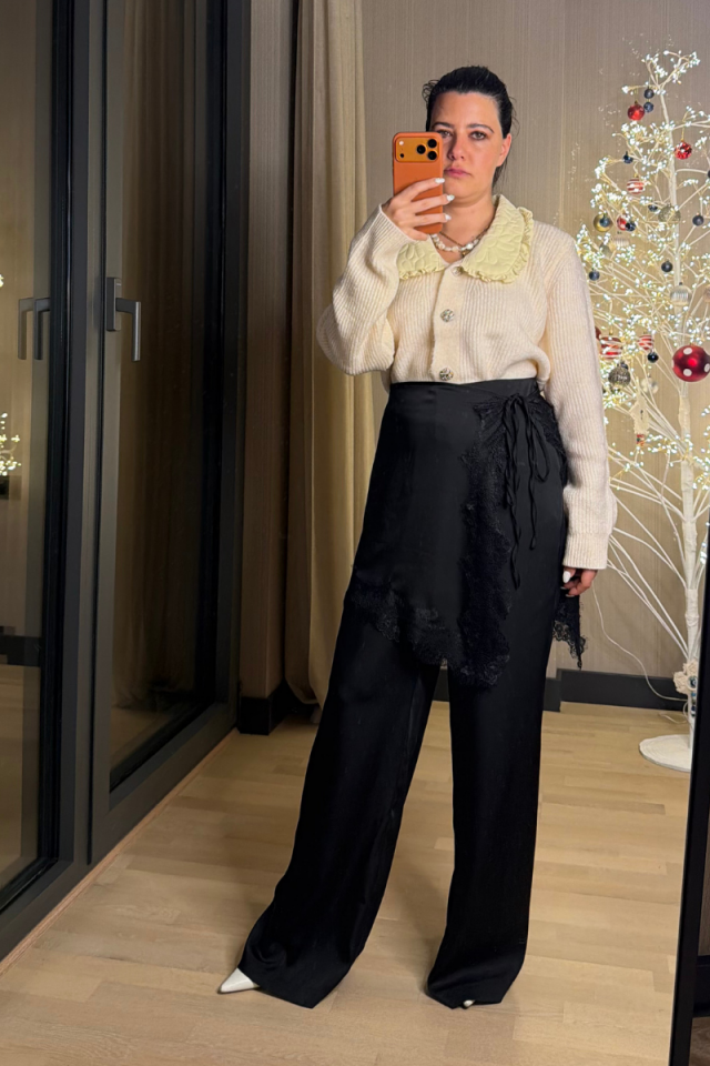 Bel Aksesuarlı Dantel Detaylı Saten Pantolon