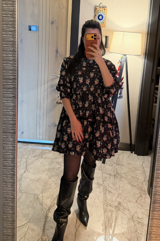 Dantel Detaylı Çiçekli Mini Elbise