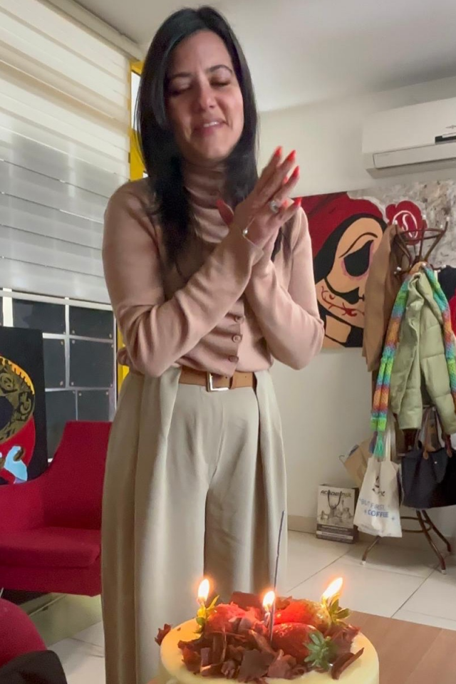 Kendinden Büzgülü, Düğmeli, Dik Yakalı Camel Hırka