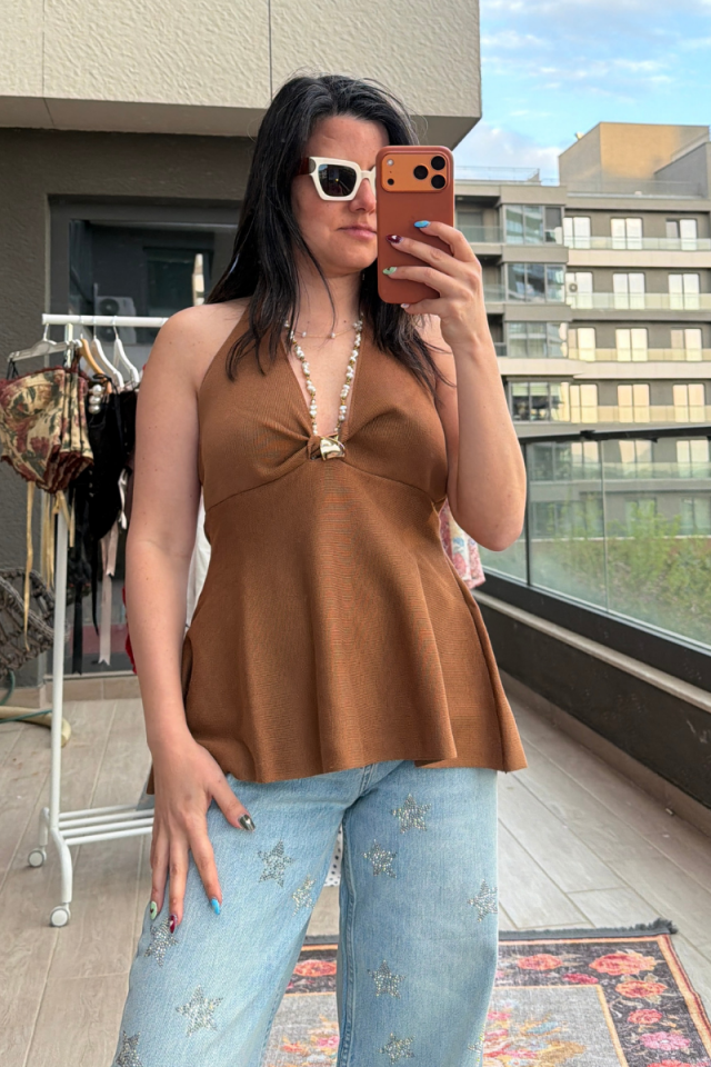 Sütlü Kahve Halter Yaka Volanlı Bluz