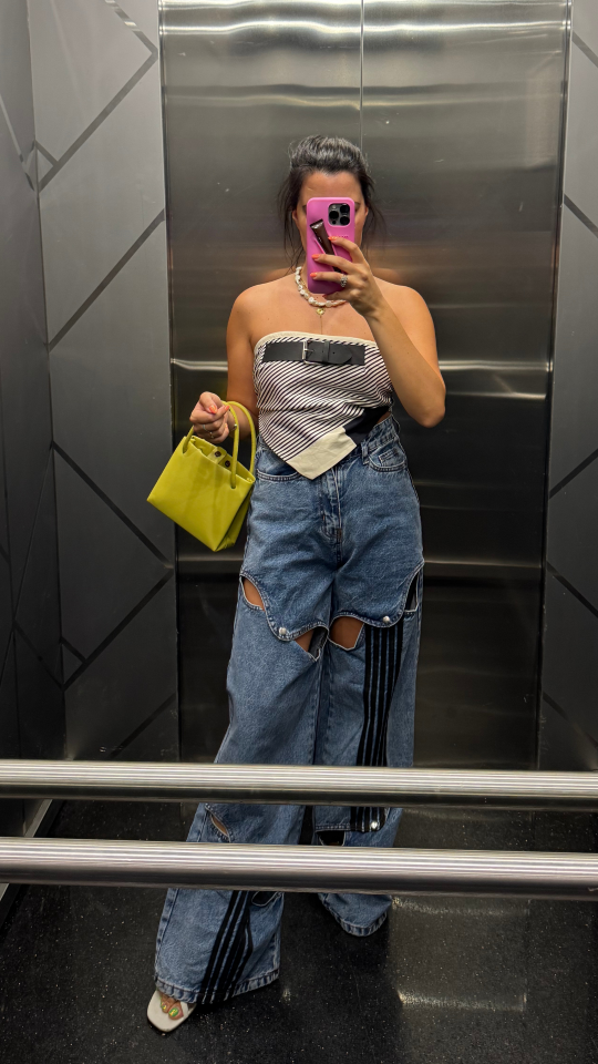 Dekolteli Tasarım Jean