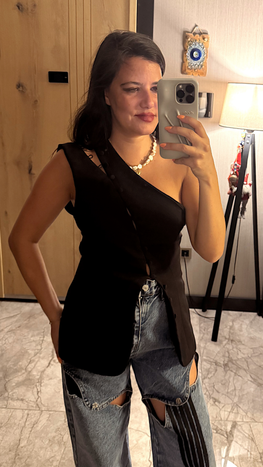 Düğmeli Asimetrik Bluz Siyah