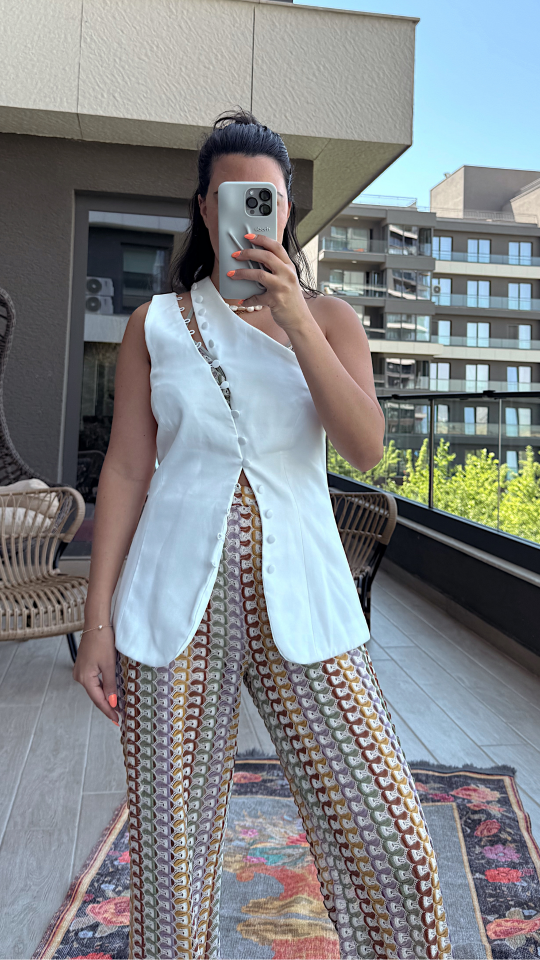 Düğmeli Asimetrik Bluz Beyaz