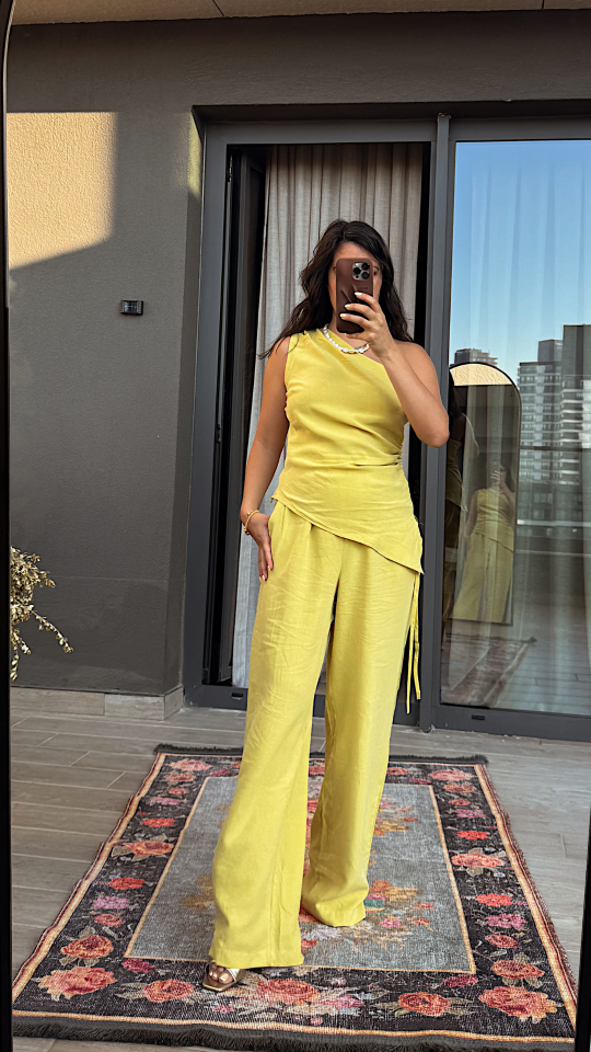 Asimetrik Bluzlu Sarı Takım