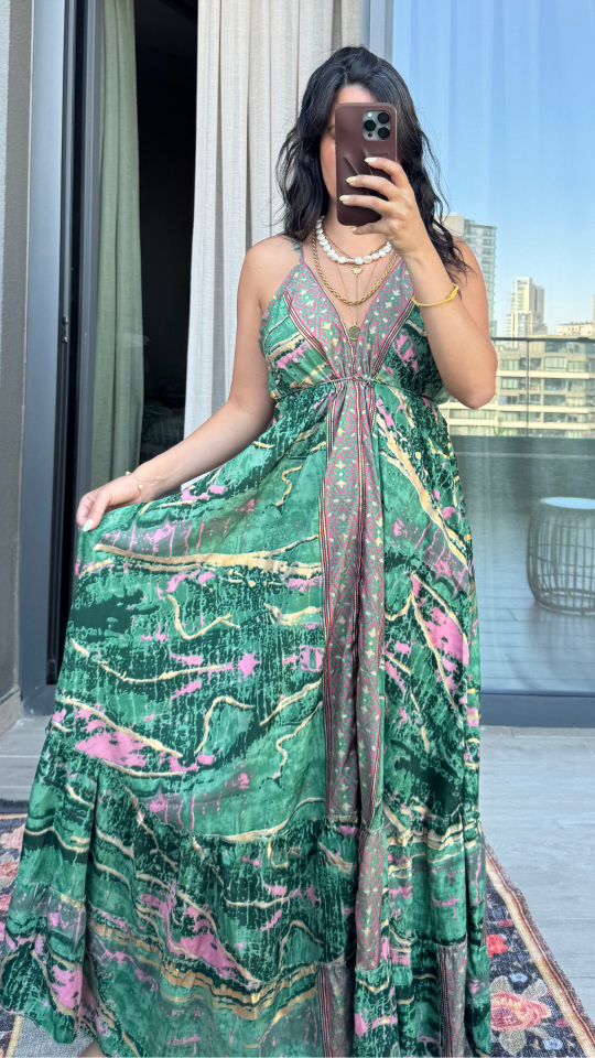 Sırt Dekolteli İşlemeli Yeşil Pembe İthal Elbise