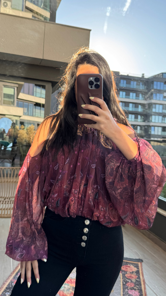 Desenli Omuz Dekolteli Bordo Şifon Bluz