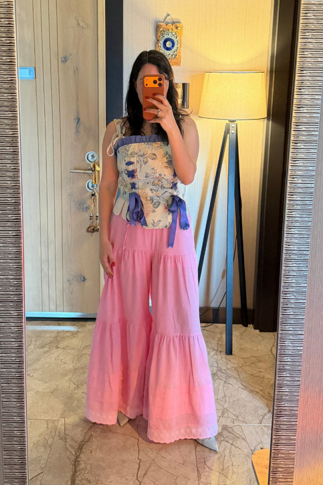 Paçası Güpür Detaylı Geniş Kalıp Pantolon- Pembe