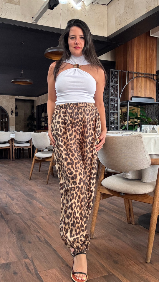 Gold Aksesuarlı Beyaz