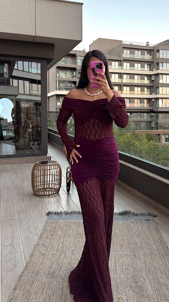 Bordo Dantel Detaylı Madonna Yaka Uzun Elbise