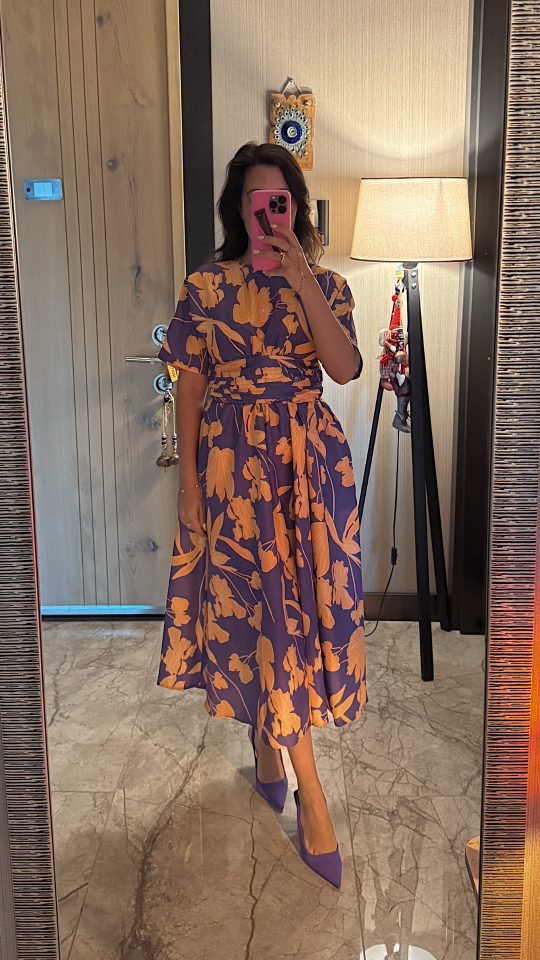 Turuncu Desenli Mor Elbise