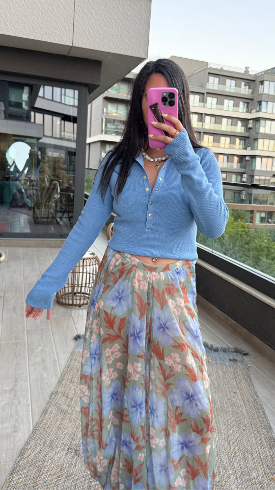 Dik Yakalı Çıt Çıtlı Mavi Triko