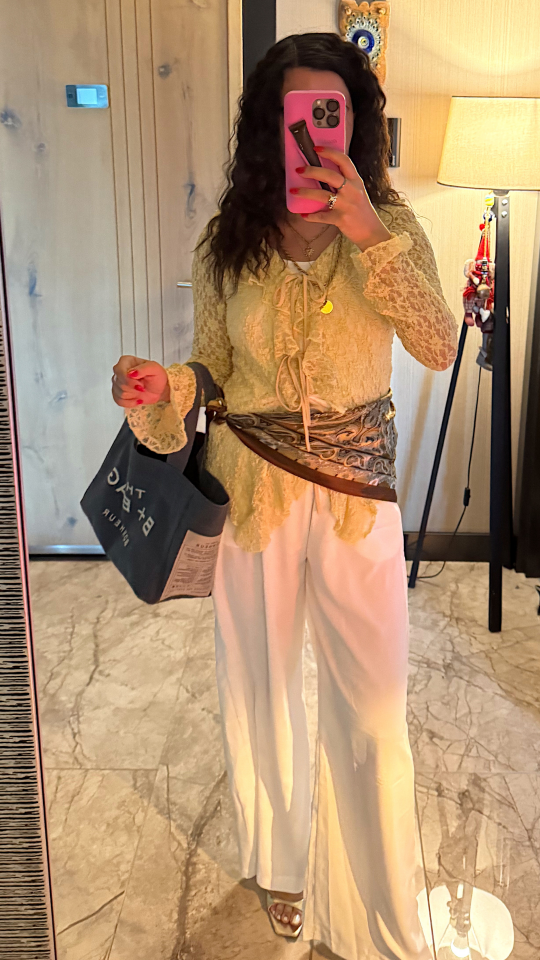 Bağlama Detaylı Dantel Bluz -Sarı