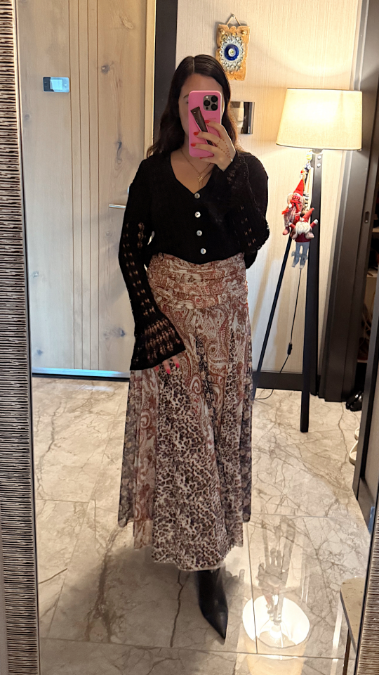 Sedef Düğmeli Ajurlu Kolları Volanlı Mevsimlik Hırka