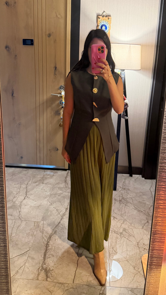 Aksesuar Düğmeli Bele Oturan Yeşil Yelek