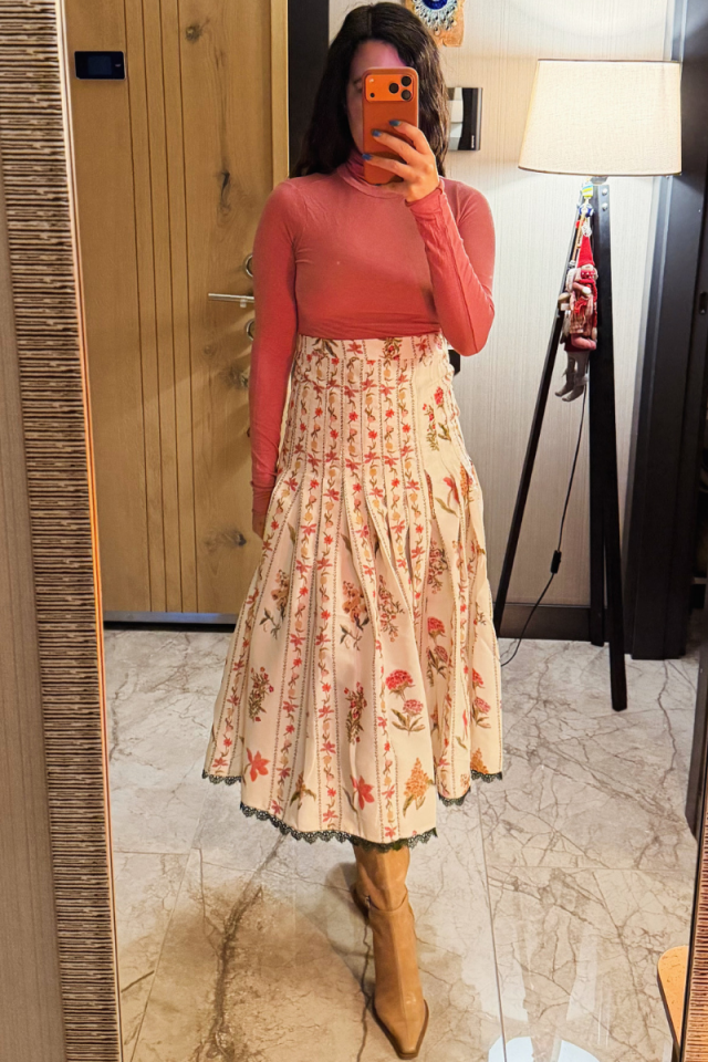 Çiçek İşlemeli Yüksek Belli Pilili Etek