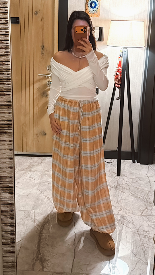 Omuzları Düşük Çapraz Bluz Beyaz