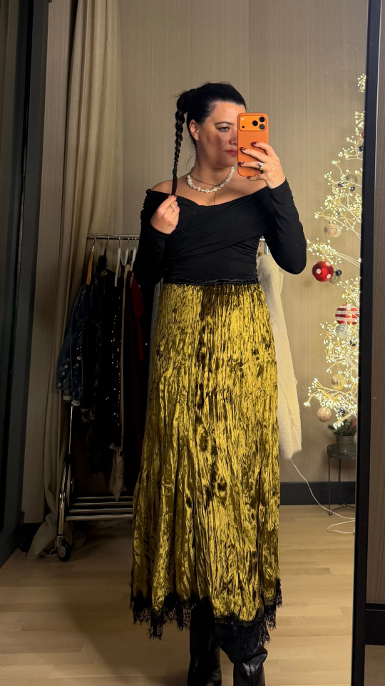 Kadife Dokulu Ucu Dantelli Kendinden Kırışık Etek- Yağ Yeşili/Gold