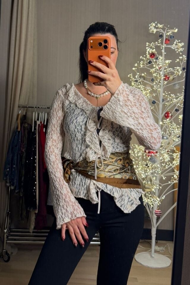 Bağlama Detaylı Dantel Bluz Beyaz