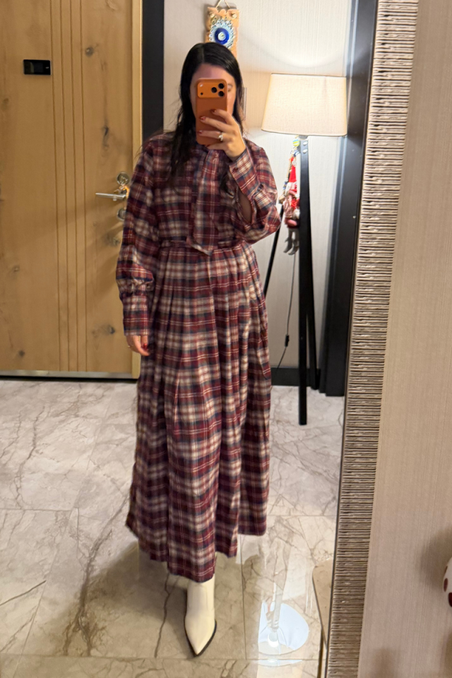 Kırmızı Lacivert Ekose Desen Fularlı Kaşe Elbise